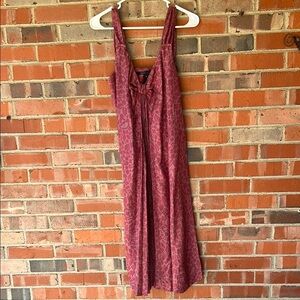 Elegant Sleeveless Dress in Red